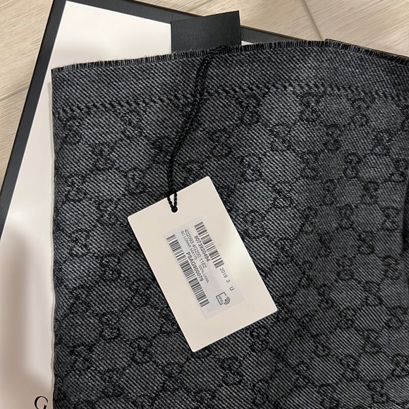 COPY - 🌟🌟GUCCI SCARF🌟🌟 - Picture 3 of 4